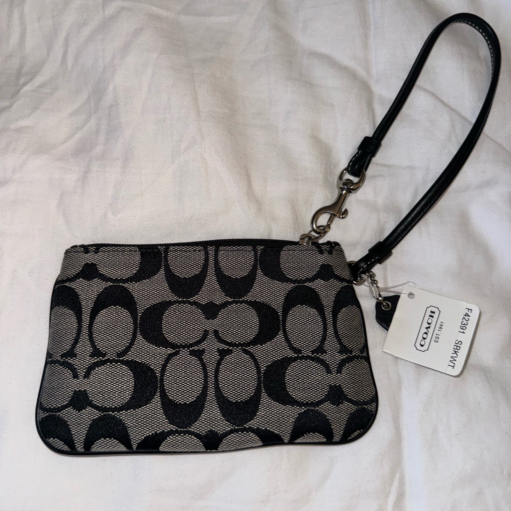 Brand New Coach Wristlet In Signature Canvas Brand New Coach Wristlet In Signature Canvas